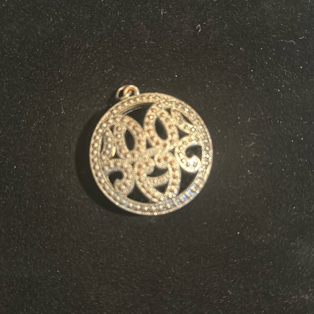 Silver round design pendant